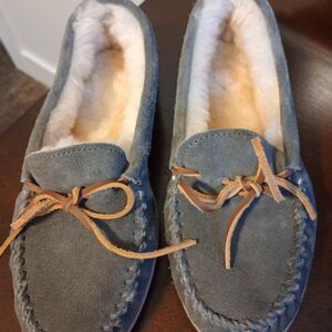 Minnetonka Moccasins Slippers, Size 7